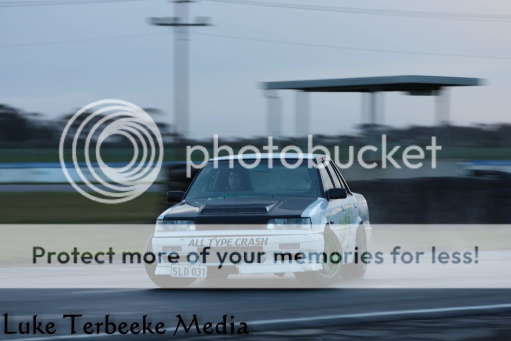 IMAGE: http://i701.photobucket.com/albums/ww13/LTerbeekephotos/Mallala%20Drift%20Prac%20140810/IMG_9239.jpg