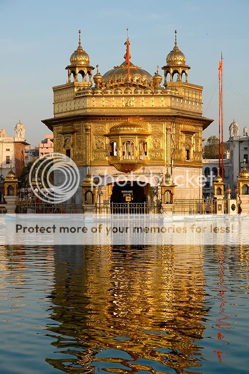 http://i701.photobucket.com/albums/ww19/gogo168/golden_temple4.jpg?t=1274263785