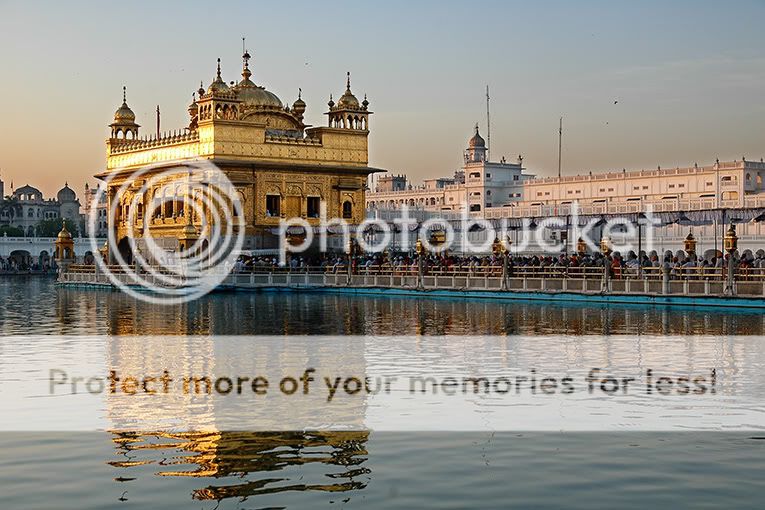 http://i701.photobucket.com/albums/ww19/gogo168/golden_temple5.jpg?t=1274262846